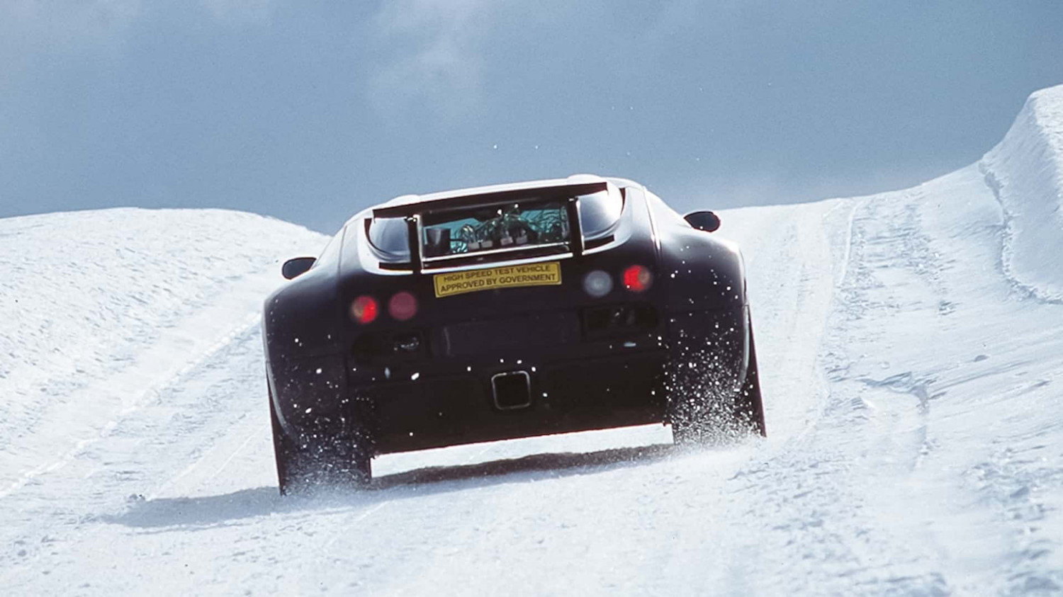 Un pilote d'essai de la Bugatti Veyron décrit le freinage à partir de 400 km/h