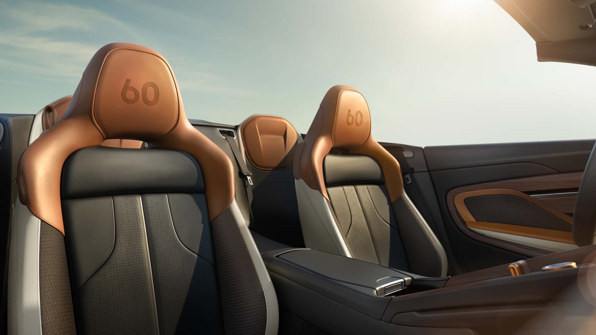 Aston Martin DB12 y Vanquish Volante 60º Aniversario