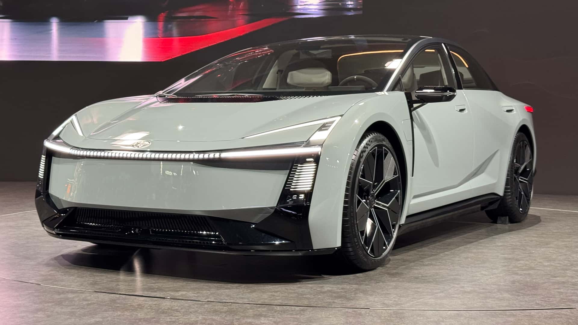 Le concept saisissant de la Toyota Corolla redéfinit la berline