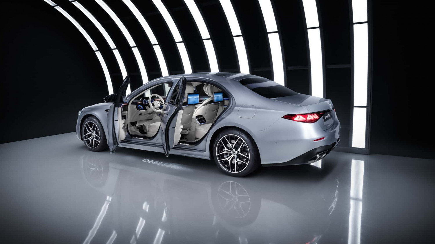 Mercedes Tegaskan S-Class Jadi Tolok Ukur meski Permintaan Turun