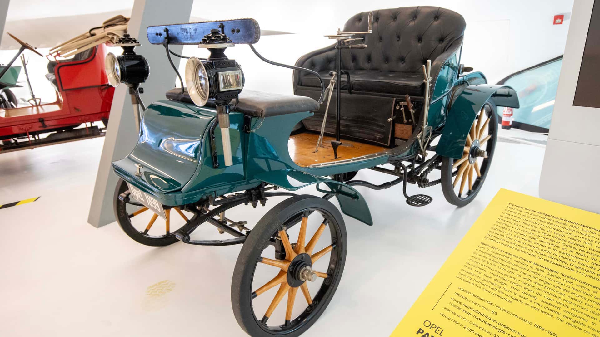 Opel LOVE 2025 exposición en Mobility City Zaragoza