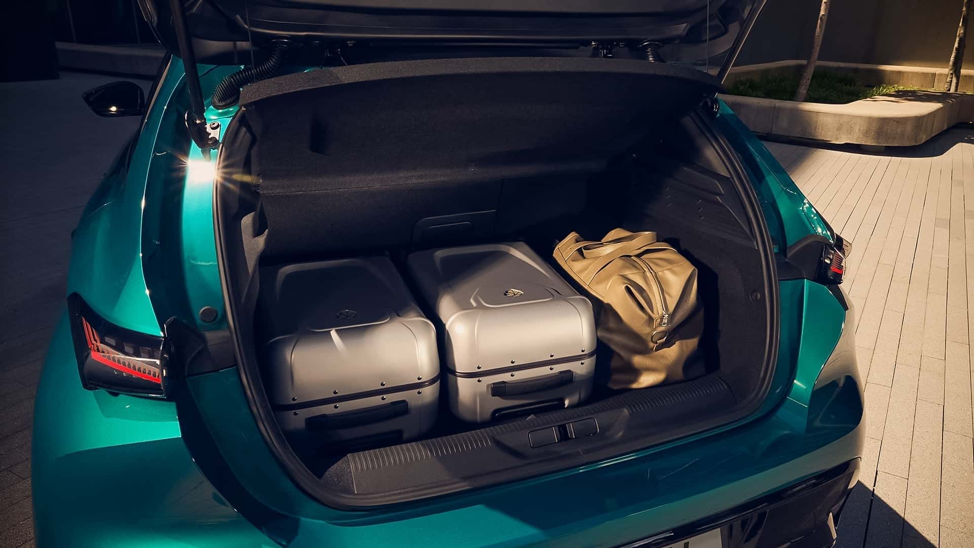 Peugeot 308 restyling, interior y maletero