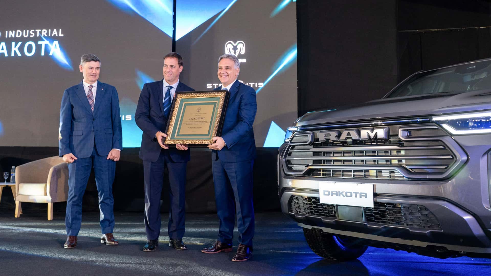 Lanzamiento industrial Ram Dakota