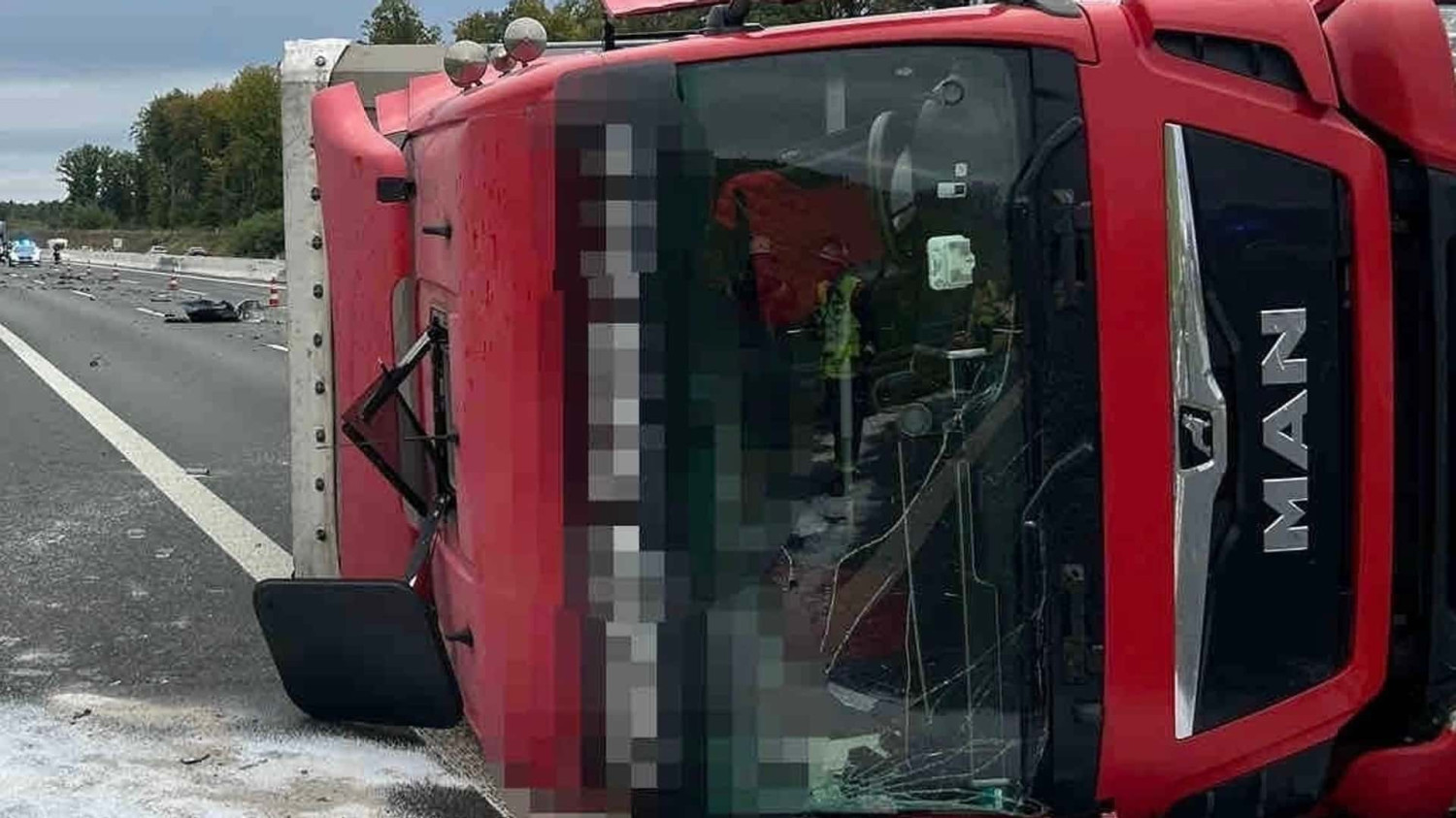 Das wird teuer: Ferrari 12Cilindri rammt Polestar und Lkw