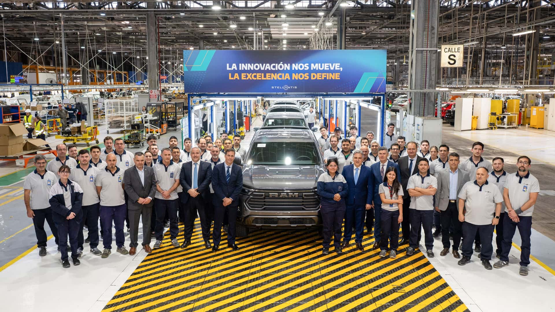 Lanzamiento industrial Ram Dakota