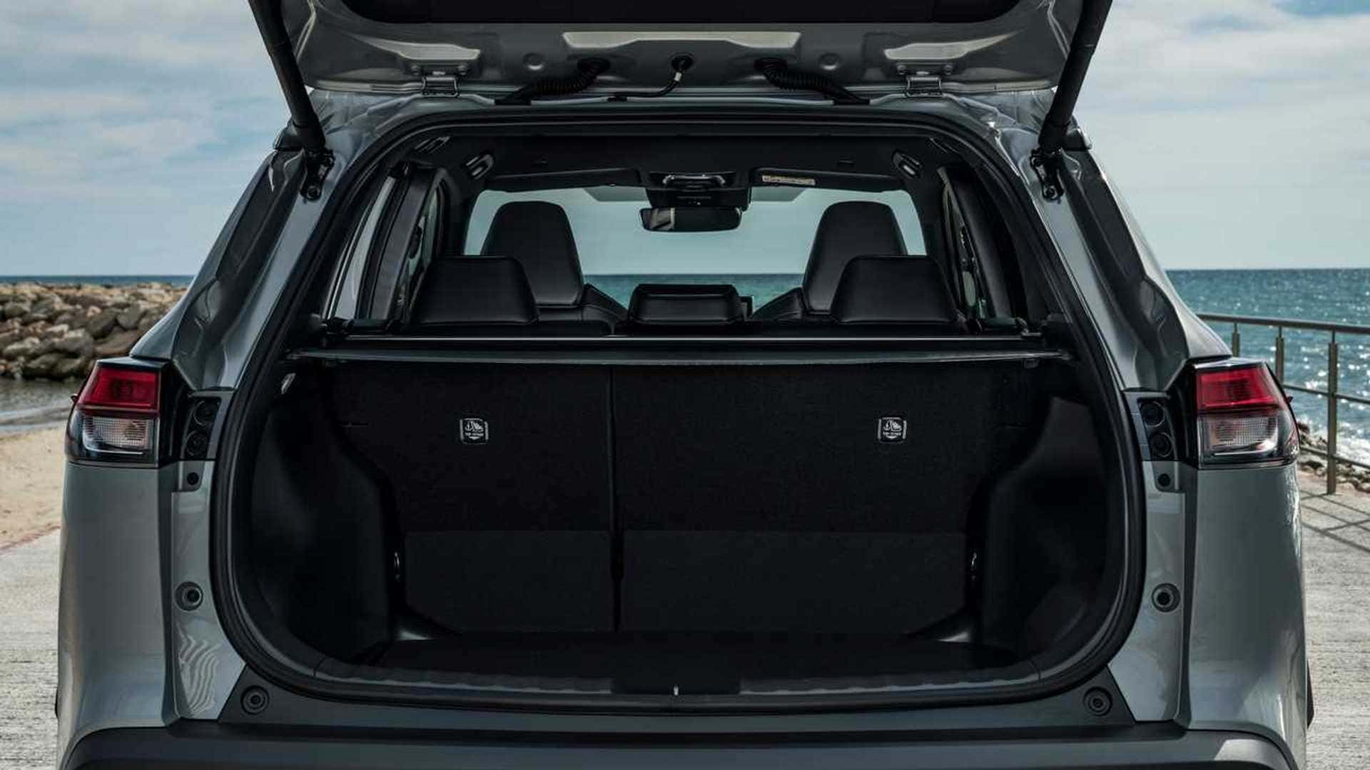 Toyota Corolla Cross, interior y maletero