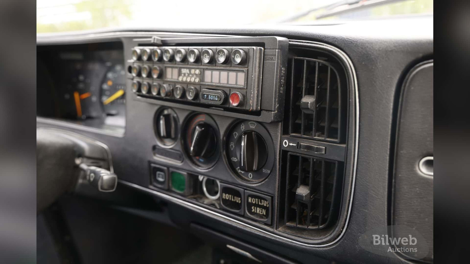 Saab 900 GLi Polizei (1984) : La voiture de patrouille oubliée de la Suède