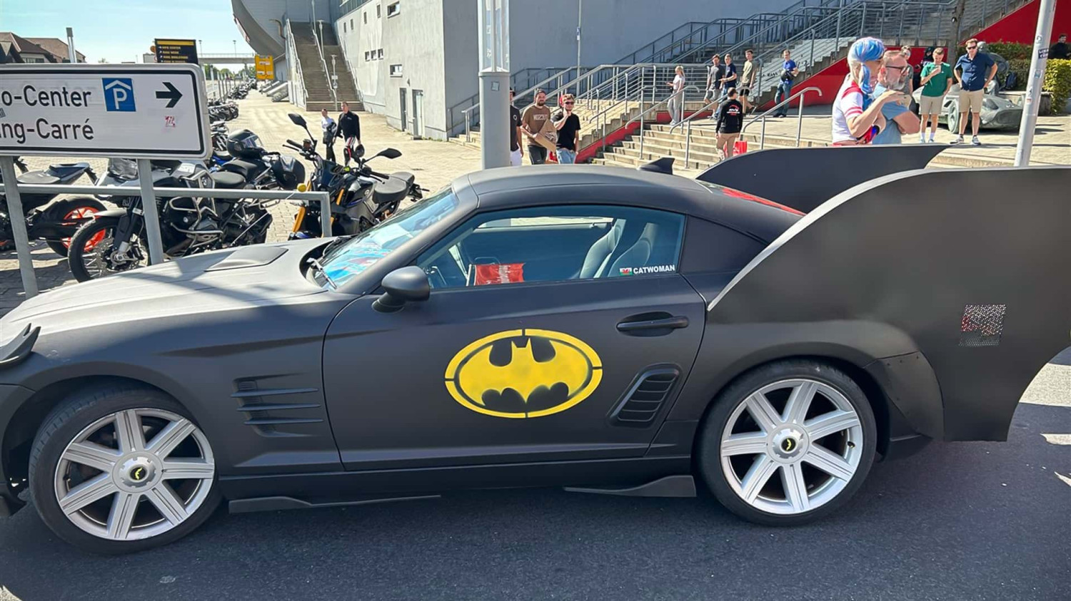 Irrer Batmobil-Umbau am Nürburgring erwischt
