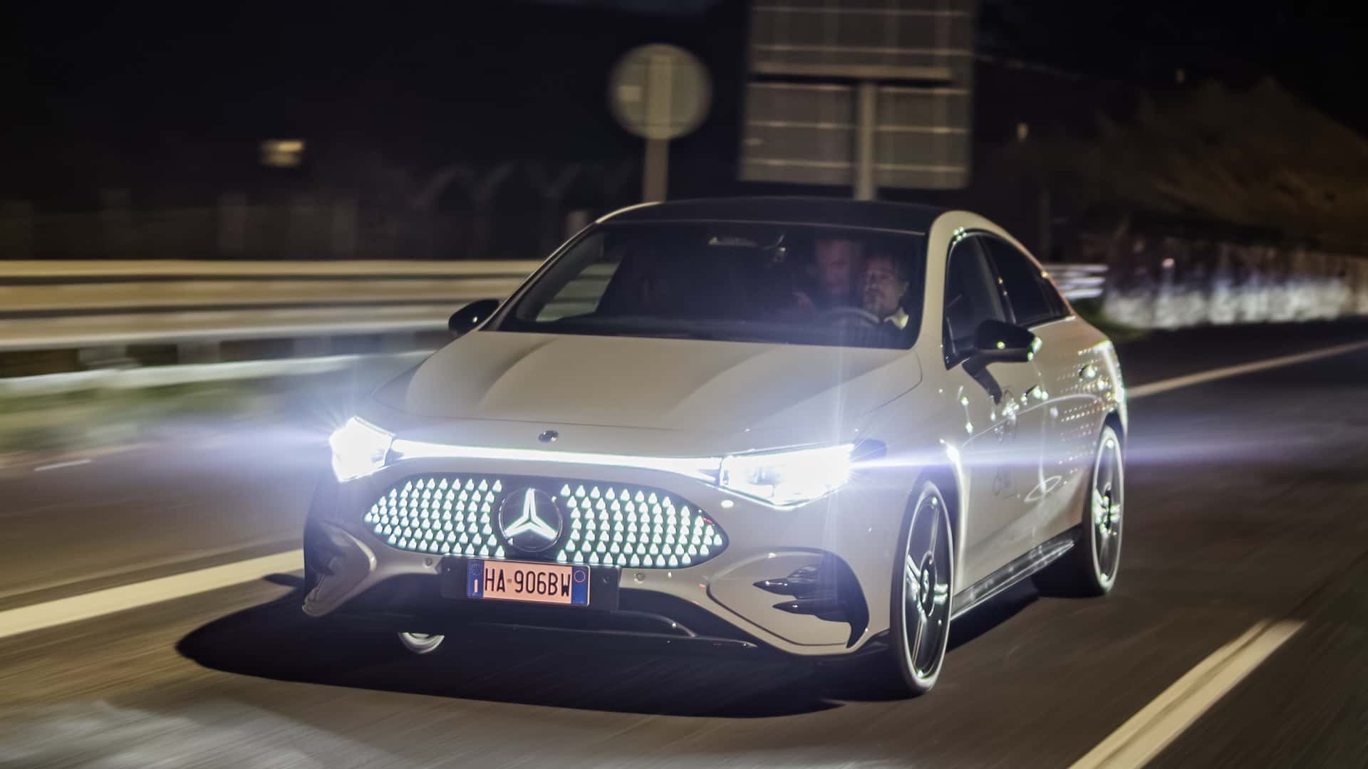Mercedes CLA 250+ en el Grande Raccordo Anulare de Roma