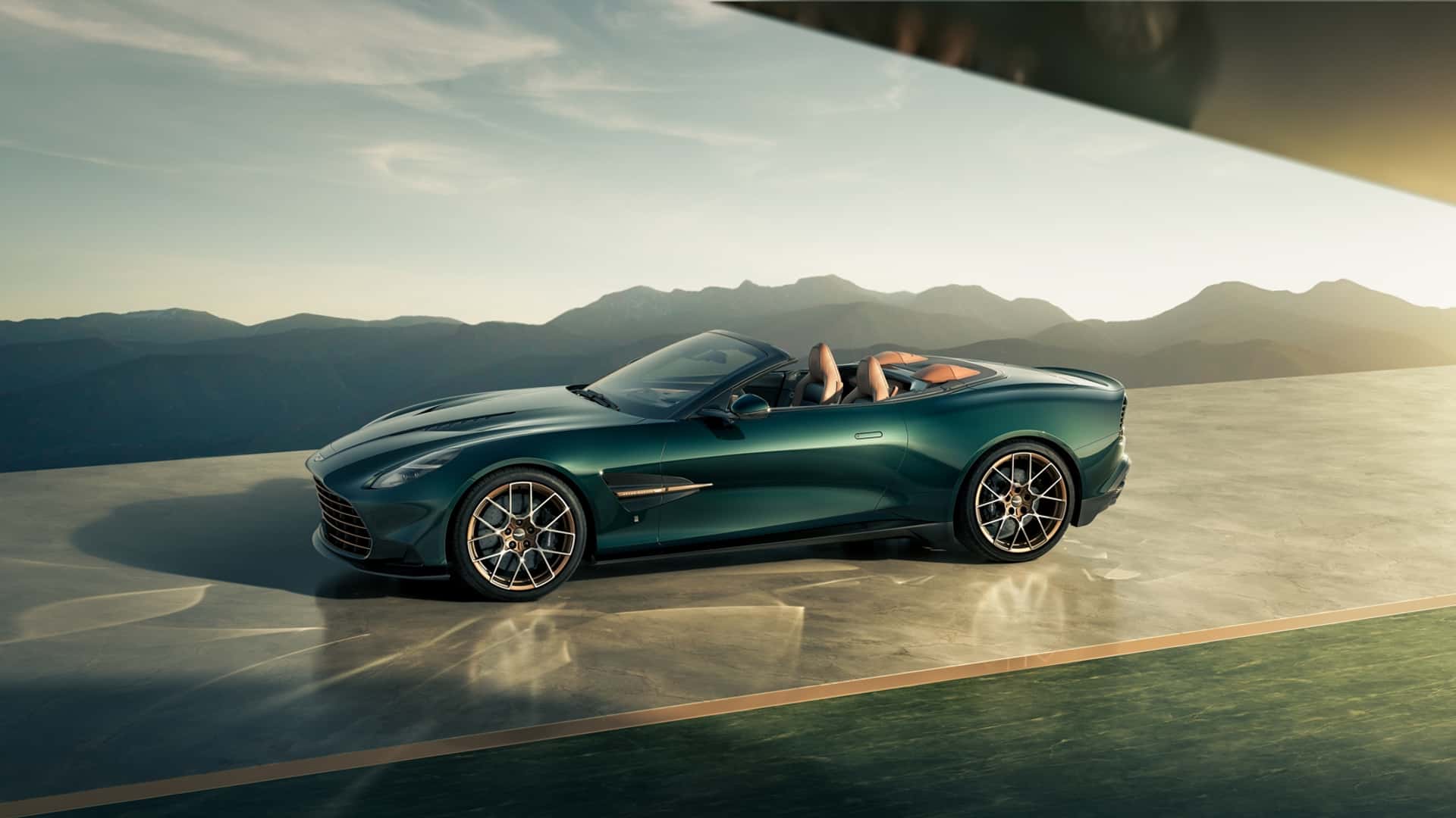 Aston Martin DB12 y Vanquish Volante 60th Anniversary