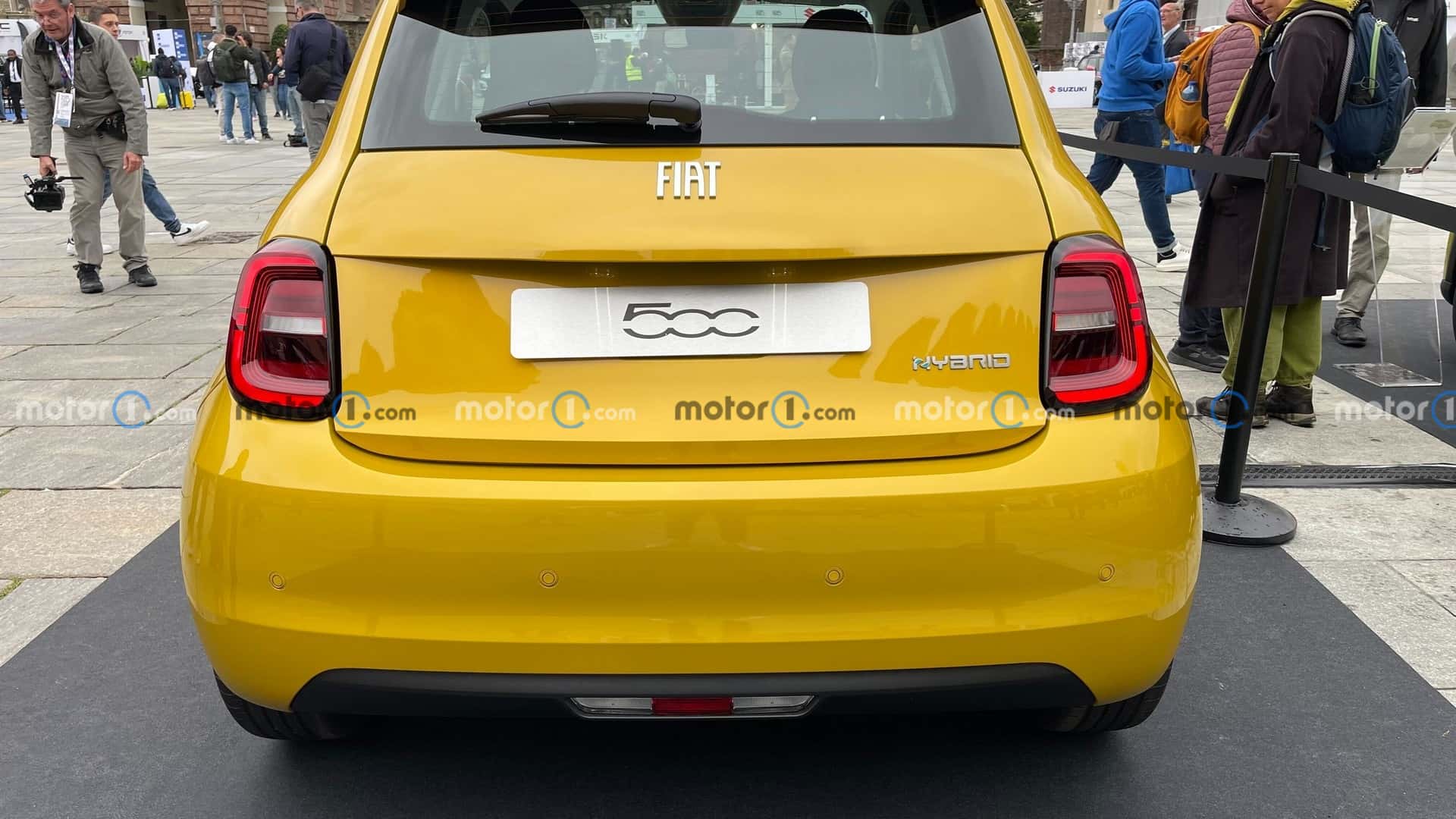Fiat 500 Hybrid en el Salón del Automóvil de Turín 2025