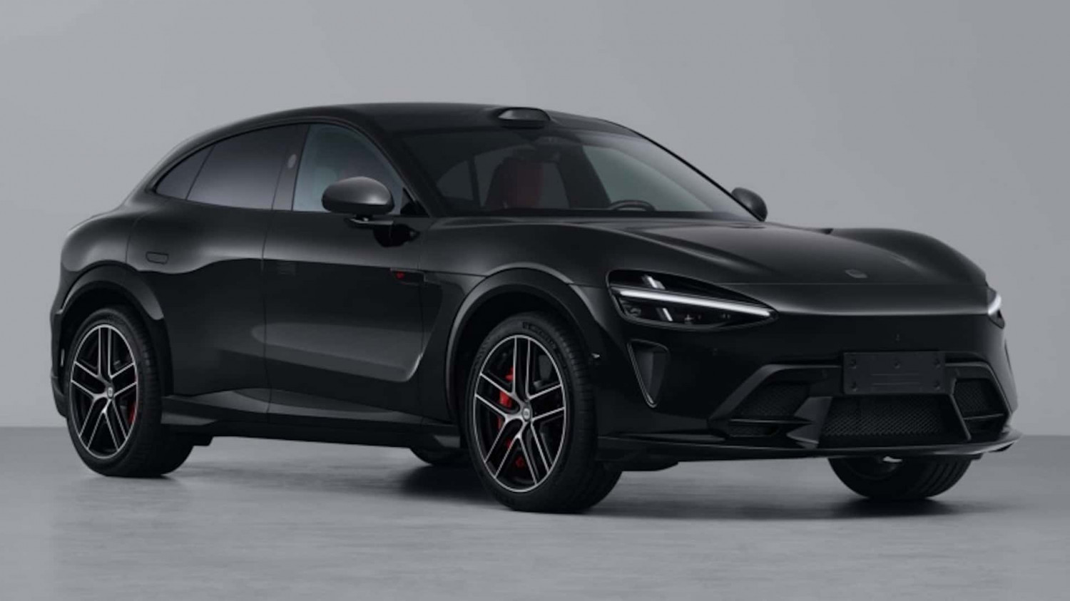 El Ferrari Purosangue chino, con 1.000 CV, es 400.000 euros más barato