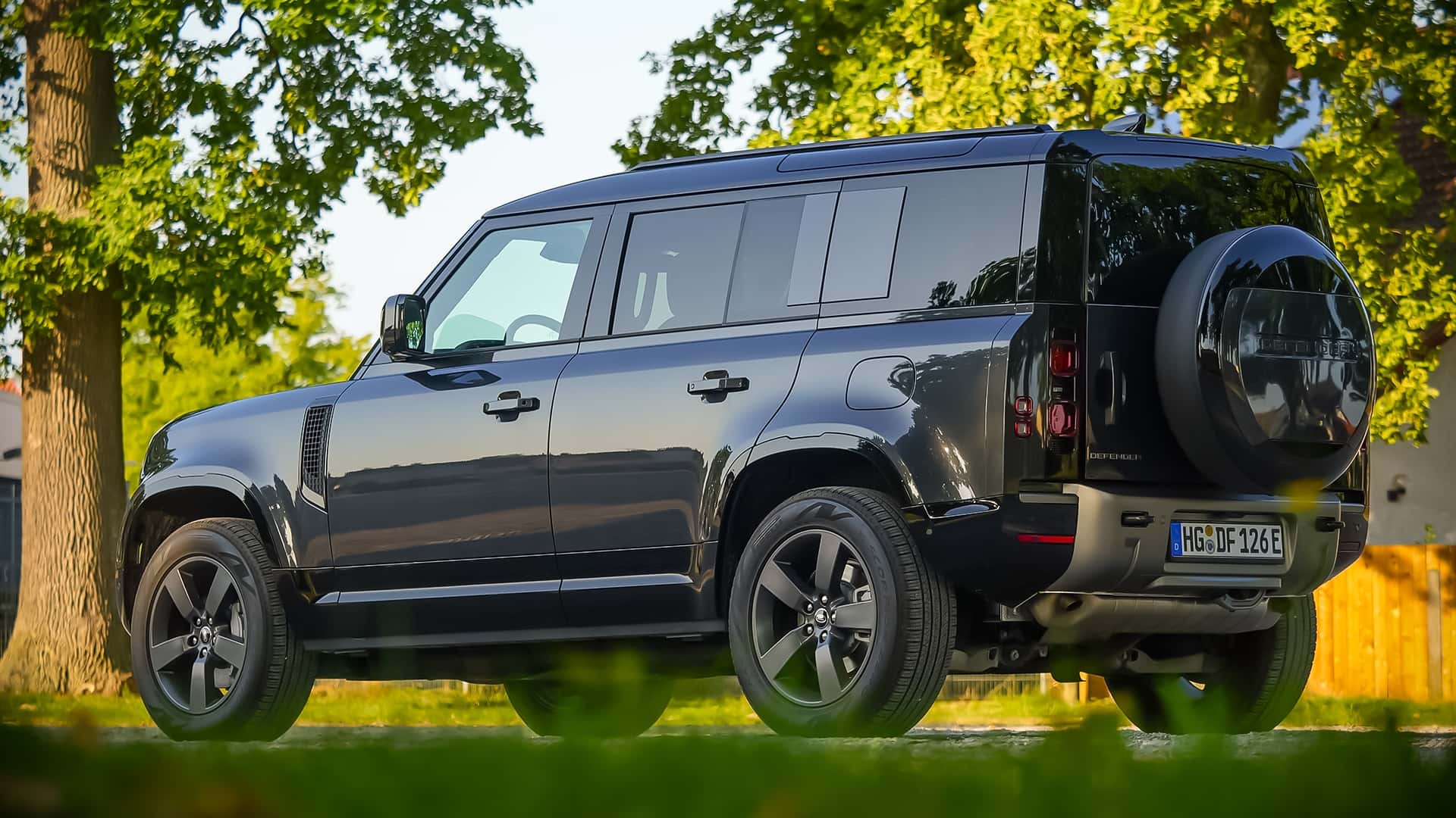 Land Rover Defender 110 P300e (2025) im Test