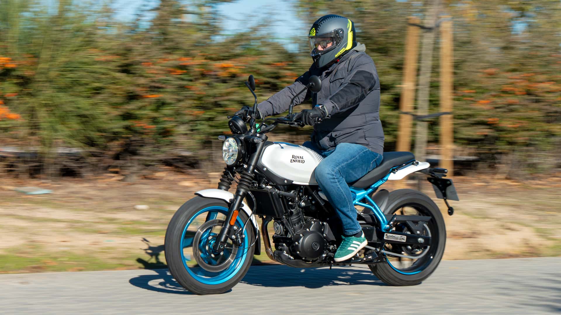 Royal Enfield Guerrilla 450, una naked para iniciarse con estilo