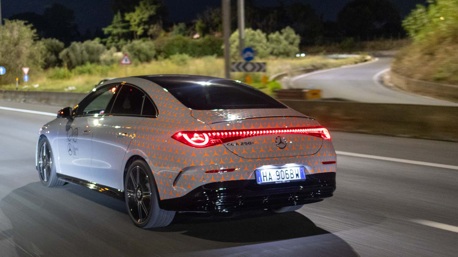 La Mercedes CLA 250+ sur le Grande Raccordo Anulare de Rome
