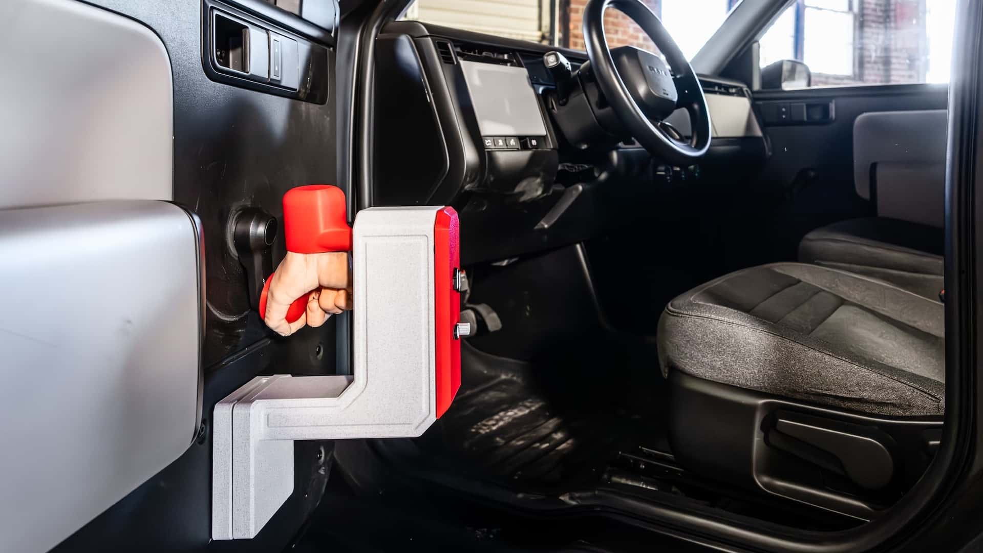 Truk Slate Memiliki Jendela yang Bisa Digulung