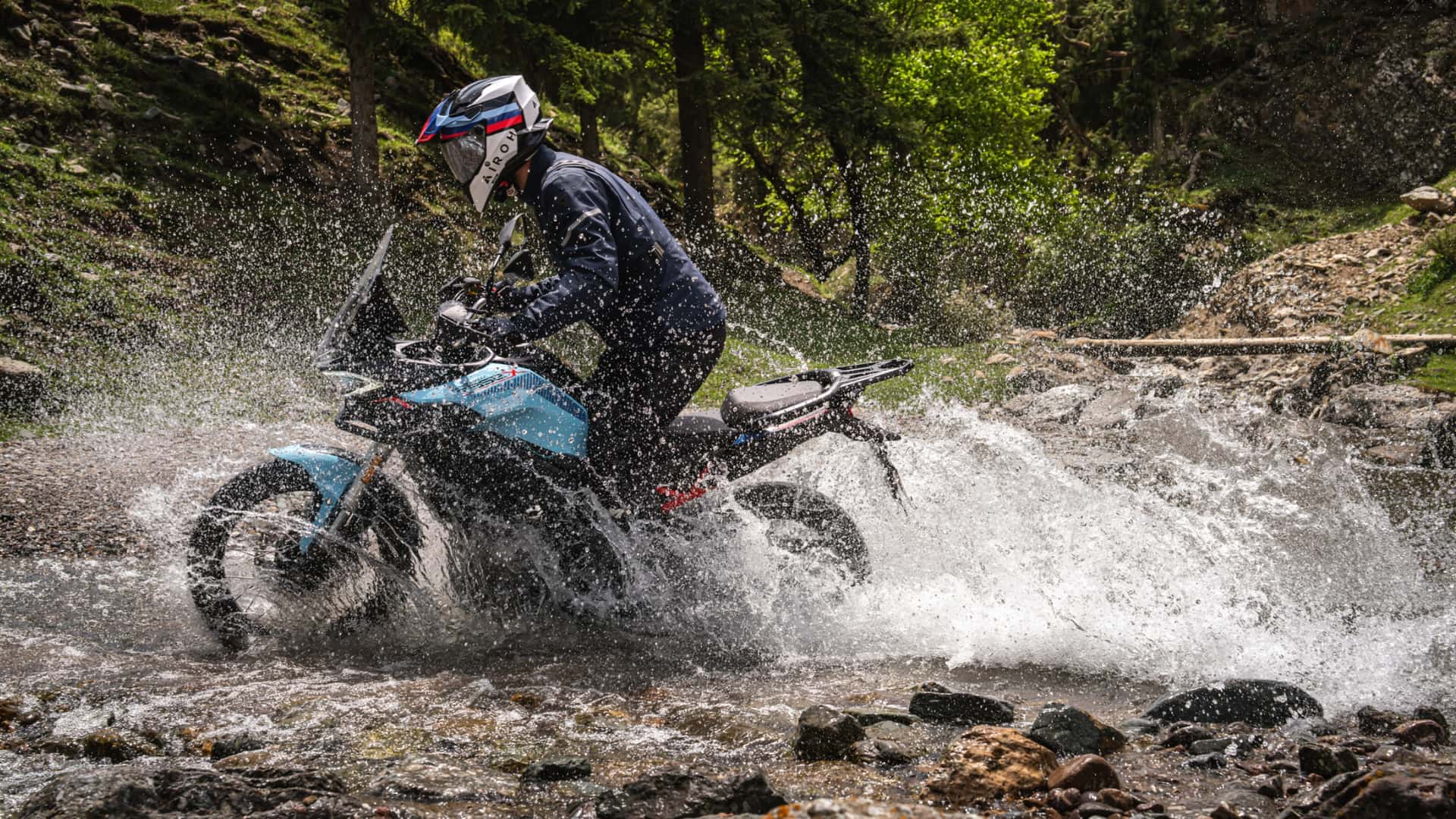 Apakah Motor Cina Baru Ini adalah Motor Berkostum Italia Palsu?