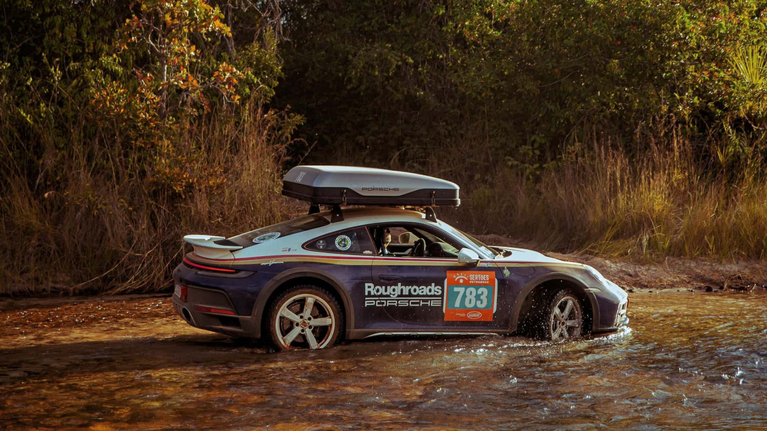 Une famille a parcouru 3 540 km en Porsche 911 Dakar à travers le Brésil
