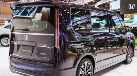 Bakal Jadi Primadona di GIIAS 2025? Honda StepWGN e:HEV Bawa Fitur CR-V dan Civic Sekaligus!