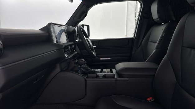 2026 Toyota Land Cruiser Commercial UK-14 2026 Toyota Land Cruiser Commercial UK-14