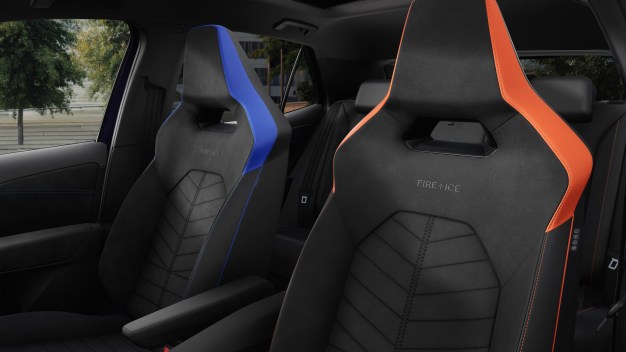Volkswagen ID.3 GTX FIRE+ICE Colour-divided interior in ‘On Fire Red’ and ‘Keep Cool Blue’.