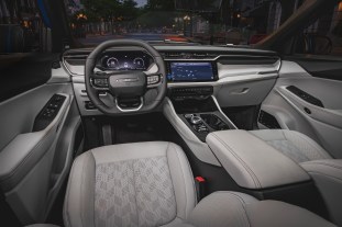 The 2026 Jeep® Cherokee Overland’s interior in Arctic The 2026 Jeep® Cherokee Overland’s interior in Arctic
