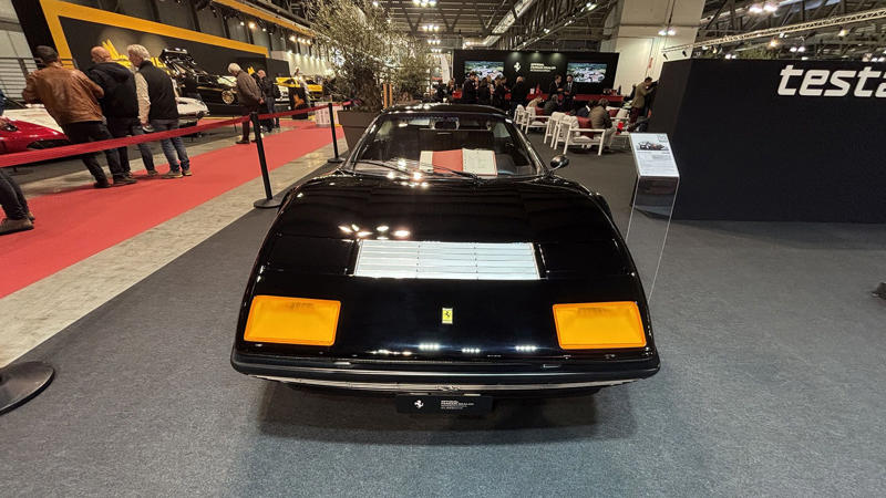 このモデルは1976年のパリモーターショーで発表された。