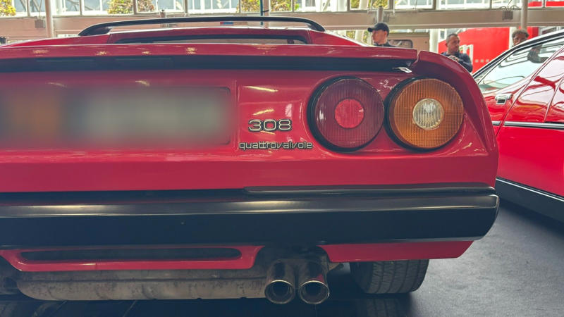 この車の生産は1975年に始まった