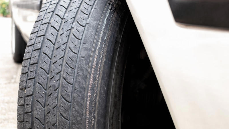 Visible Steel Belts or Cords