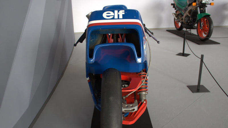 ELFと有名なエンジニア、アンドレ・ド・コルタンゼのコラボレーションによって設計された。