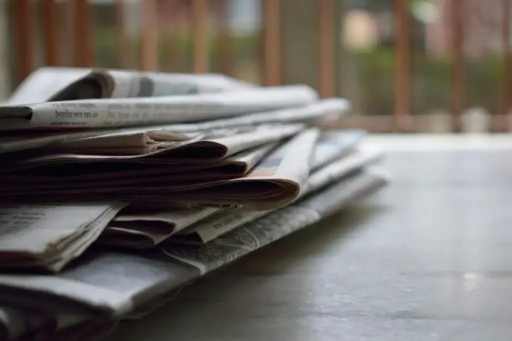 4. Cleaning Windows With Newspaper