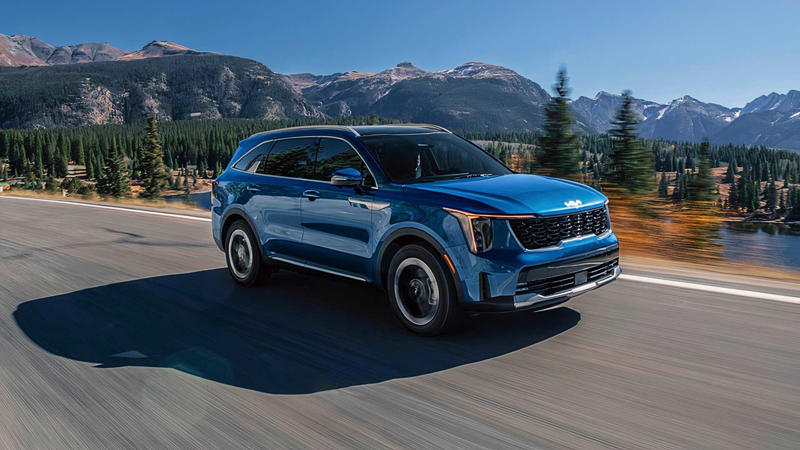 The Three-Row Hybrid SUV That Doesn’t Sacrifice Fuel Efficiency