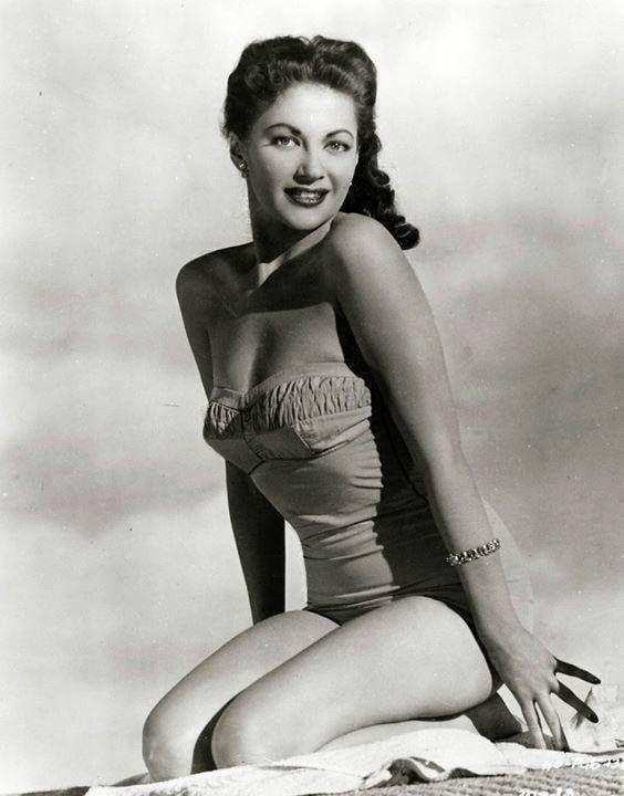 Yvonne De Carlo, 1940s