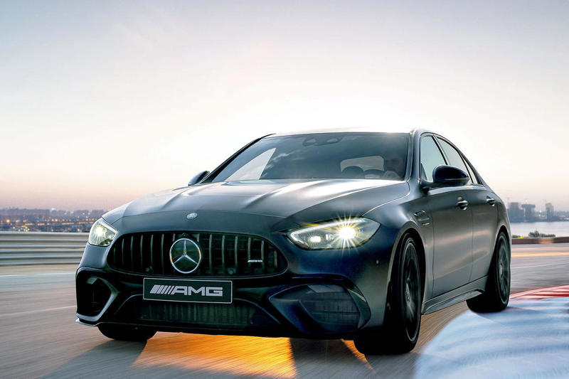 メルセデスAMG C63S Eパフォーマンスの特別モデル「エディションピーク」を全国限定50台で発売