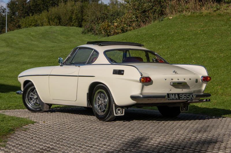 17. 1960 Volvo P1800