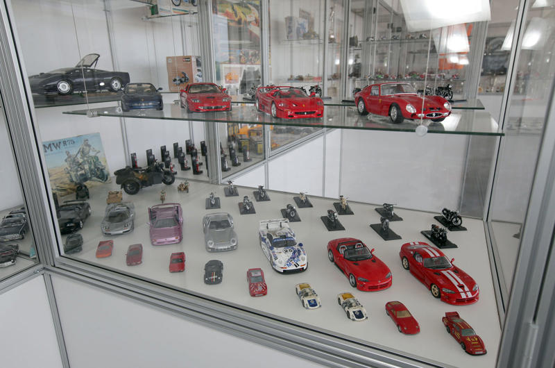 38: Automobilia