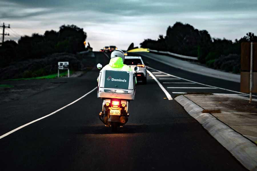 「ハイブリッド車」神話崩壊？ 豪州調査で判明「走り方次第でガソリン車より燃費悪化」 100万円高いHV、本当に元取れる？