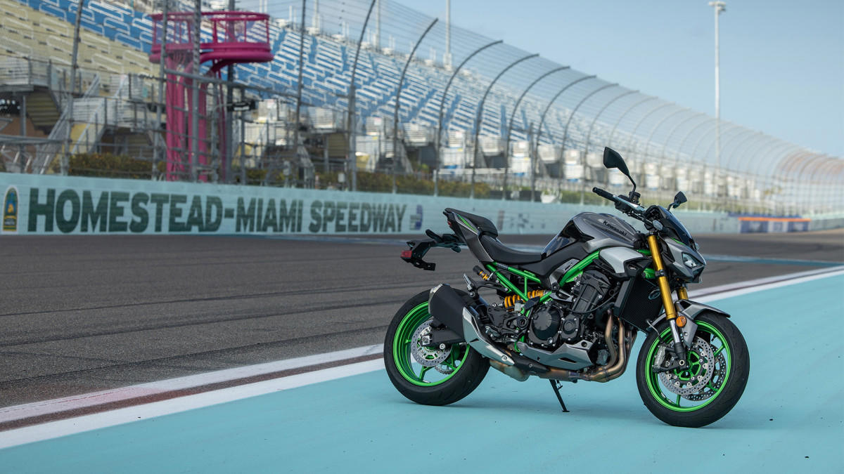 Kawasaki’s 2025 Z900 SE Is Their Best Version of a Streetfighter Yet