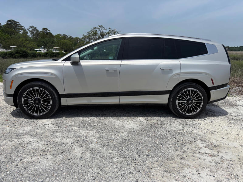 2026 Hyundai Ioniq 9 SUV brings style and tech to electric family haulers