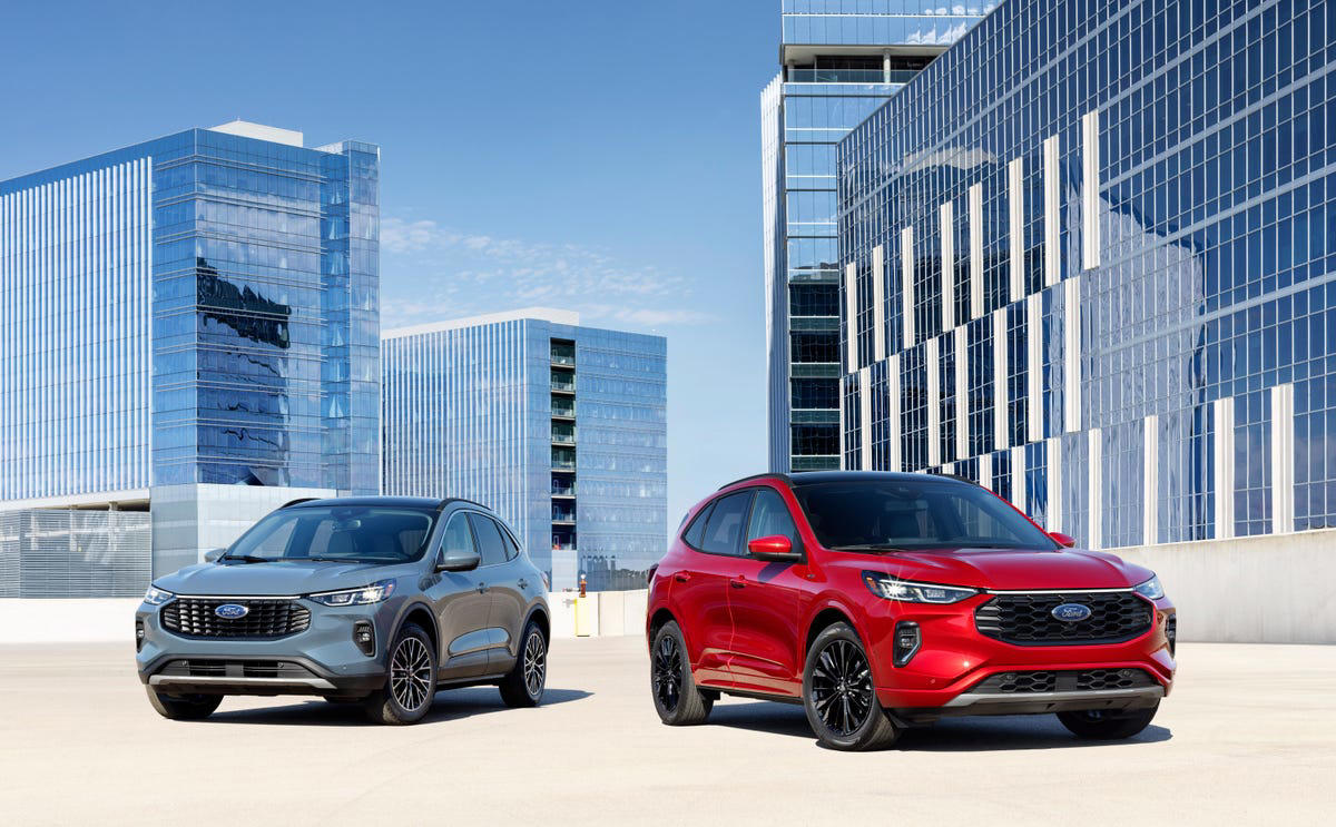 7) 2024 Ford Escape Plug-In Hybrid