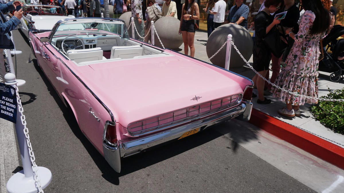 14) 1963 Lincoln Continental Convertible