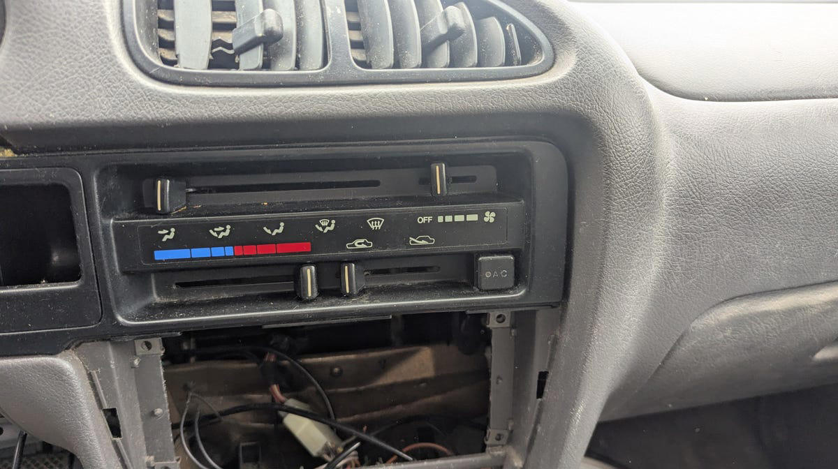 Gallery: 1997 Geo Metro LSi Sedan in Colorado Junkyard