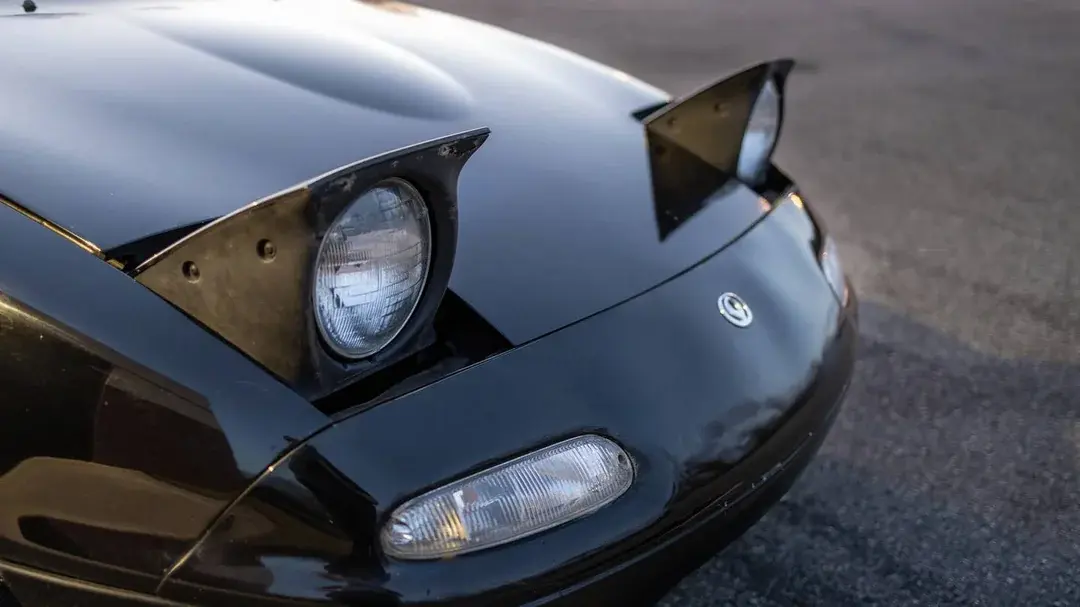 3. Pop-Up Headlights