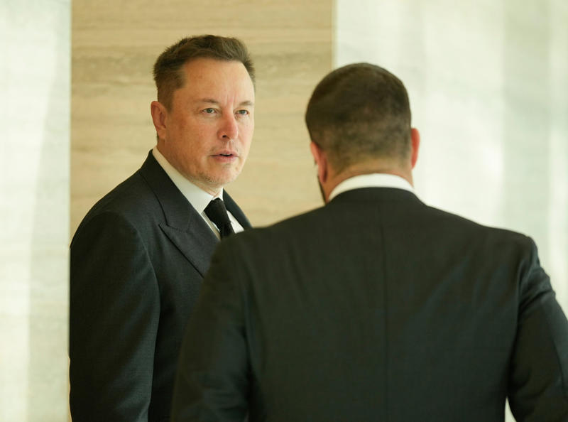 Elon Musk arriving for civil hearing in Austin