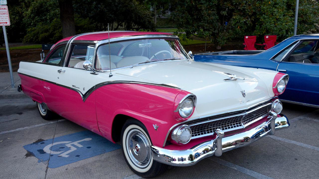 13. 1955 Ford Crown Victoria – A True ’50s Classic