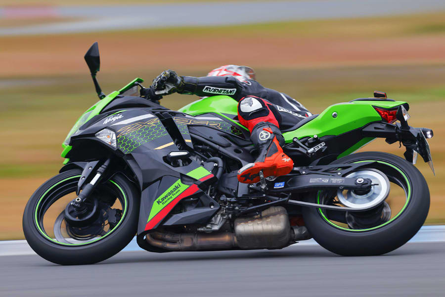 【Historic Bikes／KAWASAKI Ninja ZX-25R】 話題の250cc 4気筒を中野真矢がインプレッション！