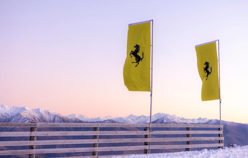 12気筒フェラーリGTはオフロードを走れるのか？ 真冬のニュージーランドで「12チリンドリ」の雪上ドライブ