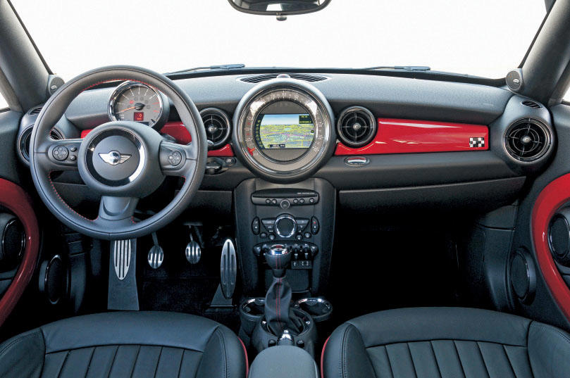 ブランド初の2シーターモデルとして登場した「MINIクーペ」【10年ひと昔の新車】