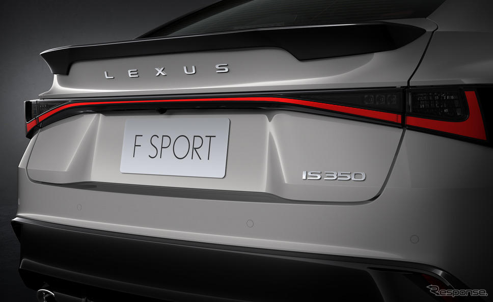 「ほぼモデルチェンジ並み」フロントマスクが大胆チェンジ！ 新型レクサス『IS』が話題に