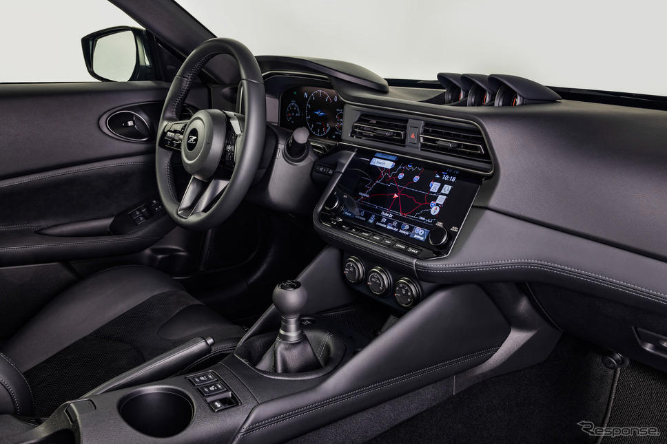 「TWIN TURBOのロゴ懐かしい！」Z32ファン感涙、レトロ感あふれる新型『フェアレディZ』が話題に